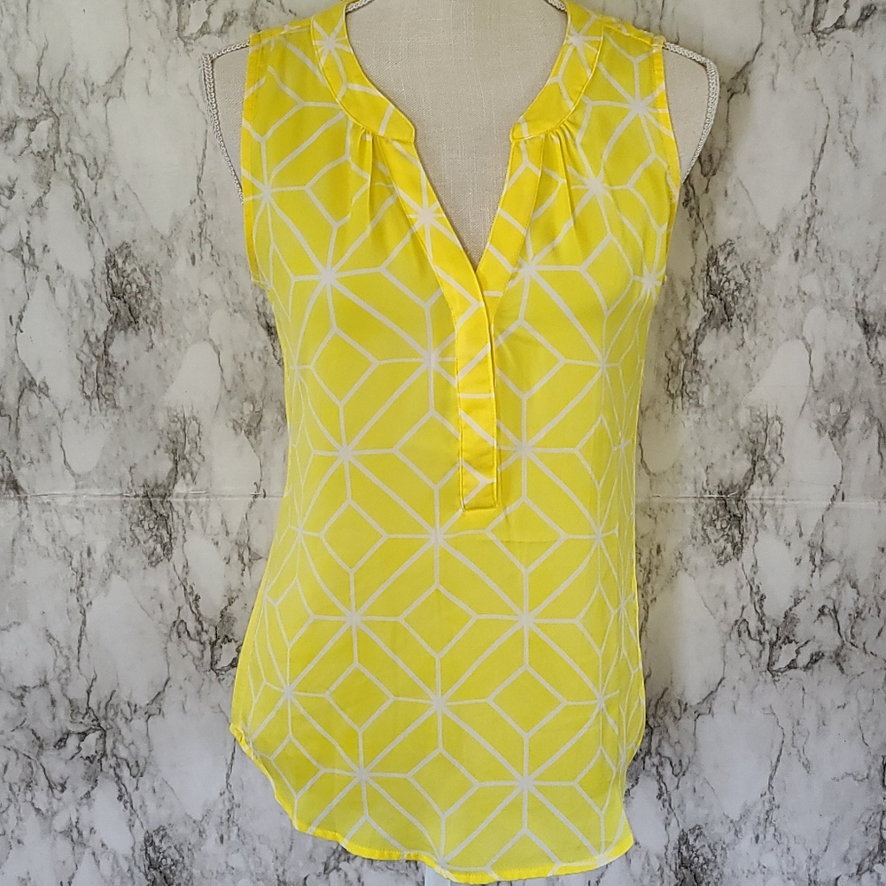 Hanna & Gracie tile print blouse size medium